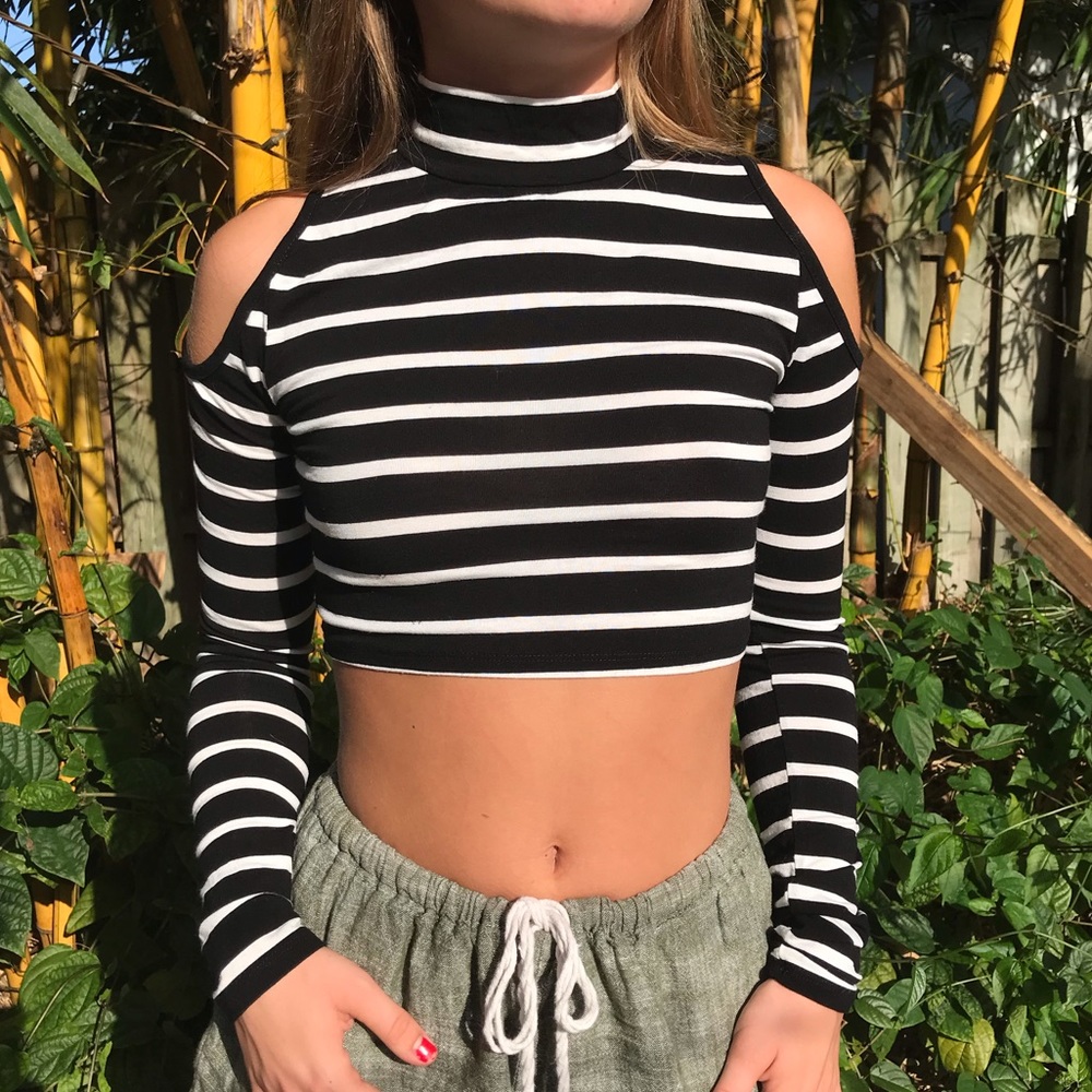 🌿Forever 21 Open-Shoulder Shirt